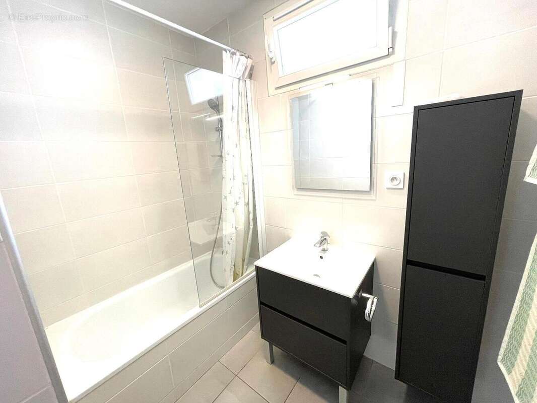   - Appartement à VILLEURBANNE