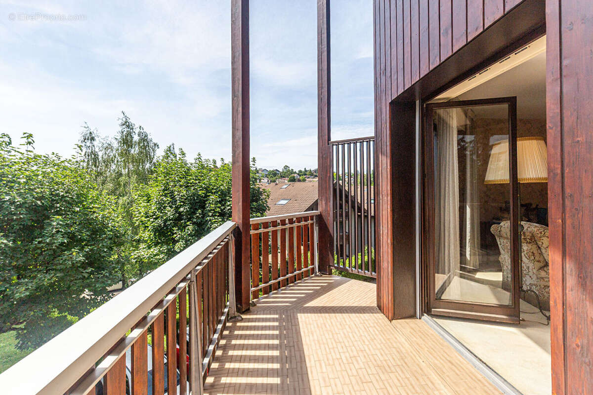 Agence immobiliere laforet - exclusivite - "camélia" - annecy-le-vieux - appartement traversant t2 de 59.29m²  -  balcons - cave - photo 2