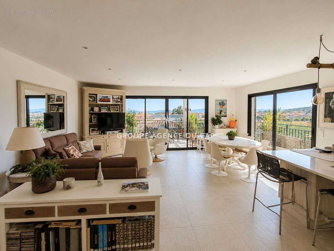 A vendre appartement 4 pieces 3 chambres terrasse apercu mer et vue colline garage et cave 31m² proche centre ville sainte maxim - photo 5