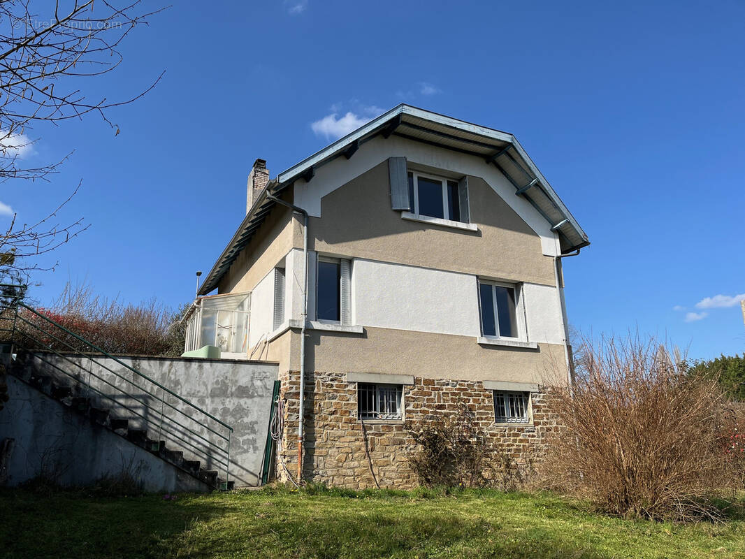 Maison à COUSSAC-BONNEVAL