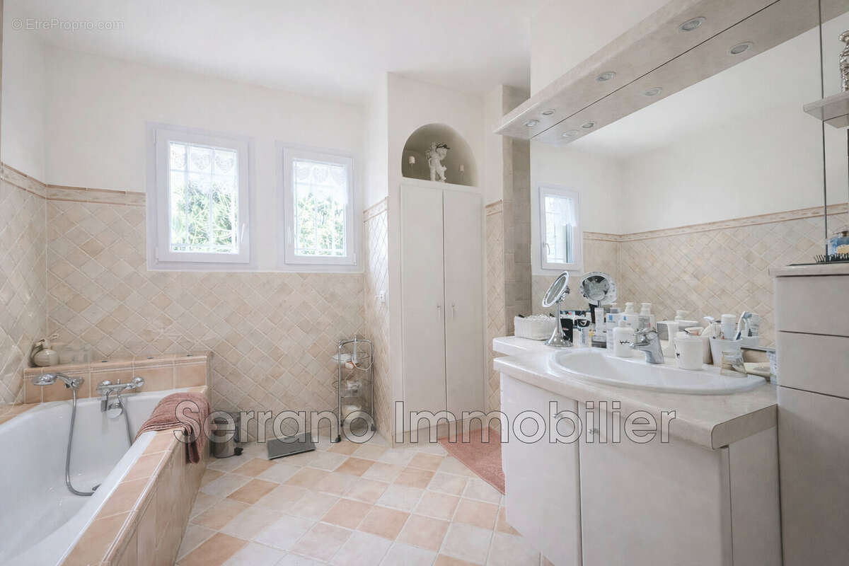 Maison 120 m² à Saint-Remy-De-Provence  - photo 2