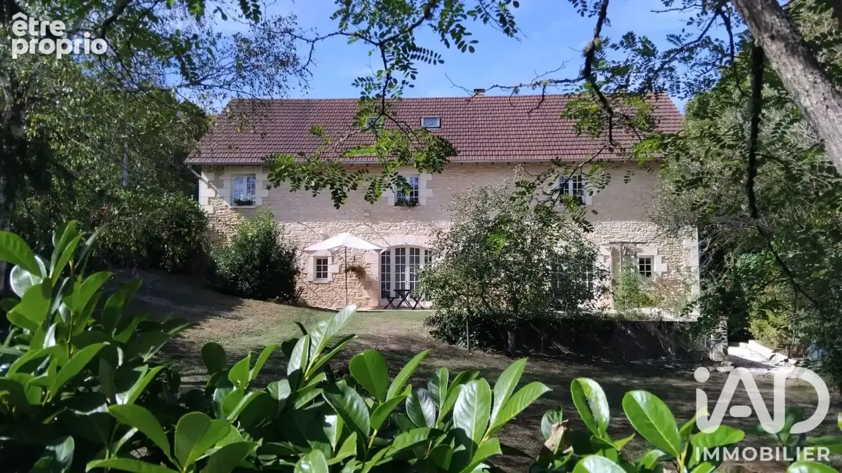 Photo 1 - Maison à SAINT-CYBRANET