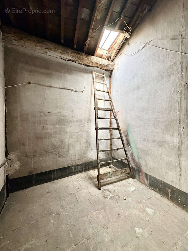 Appartement à MARSEILLE-1E