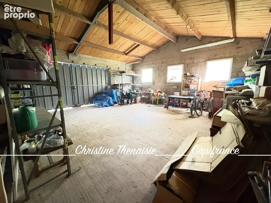 Maison à vendre sur un terrain de 2000 m2 - 4 chambres - Bureau - 3 salles d'eau - 3 wc - Dépendance de 110 m2 et garages LA GAR - photo 22