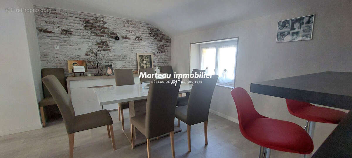 A VENDRE Longère rénovée de plain-pied avec piscine, grand terrain et beaux atoutsBrette Les Pins 5 pièce(s) 126 m2 - photo 4