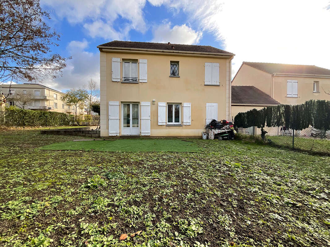 Maison à CHANTELOUP-LES-VIGNES