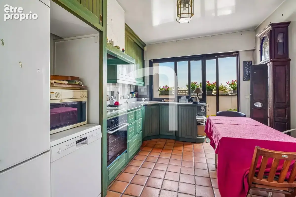 162m2, dernier étage, terrasse, vue dégagée, 6 p - photo 9