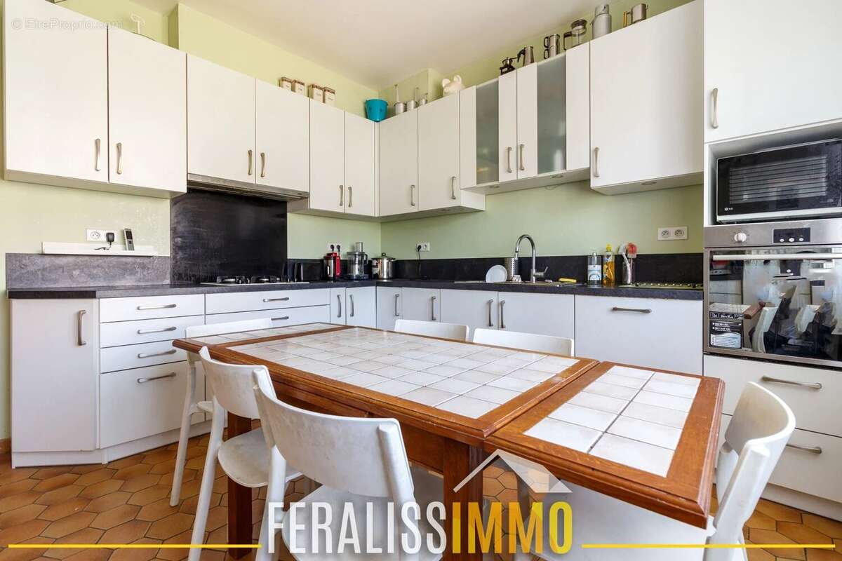 Maison familiale de 220 m2 avec sous-sol total et double gar - photo 2