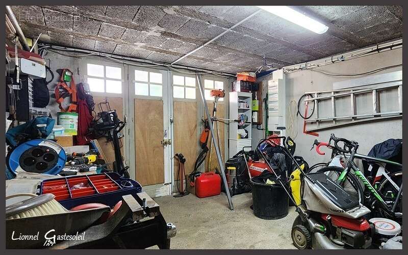 Maison sur deux niveaux 5 chambres Garages à vendre sur la commune de  PINEUILH (33) - photo 18