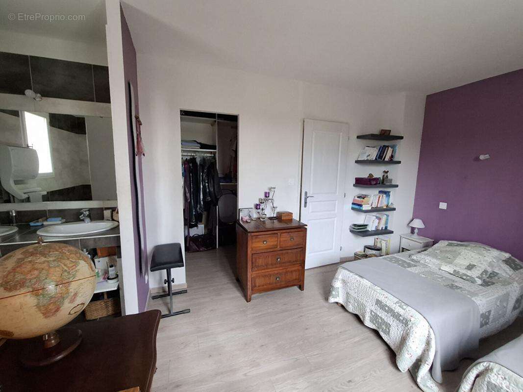 Sault (84390)  villa 200 m², 5 chambres avec gîte et piscine intérieure, garage, terrain 1700 m² - photo 4