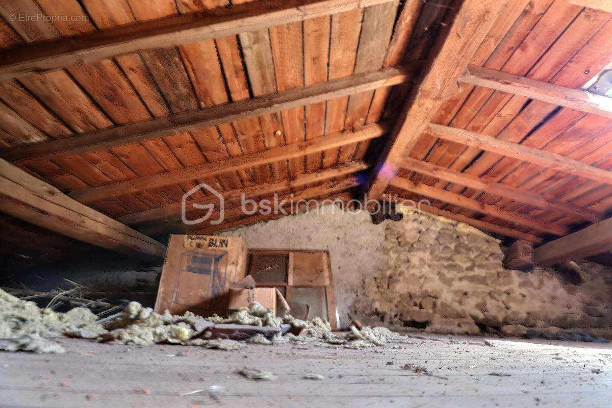 Maison à CELLES-SUR-DUROLLE