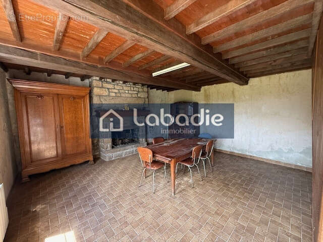 Au calme, à la campagne, maison en pierres à rénover, terrain de 800m2. - photo 3