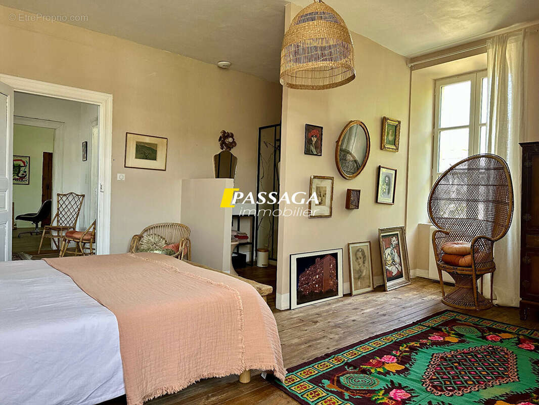 Maison à SAINT-SATURNIN-DE-LENNE