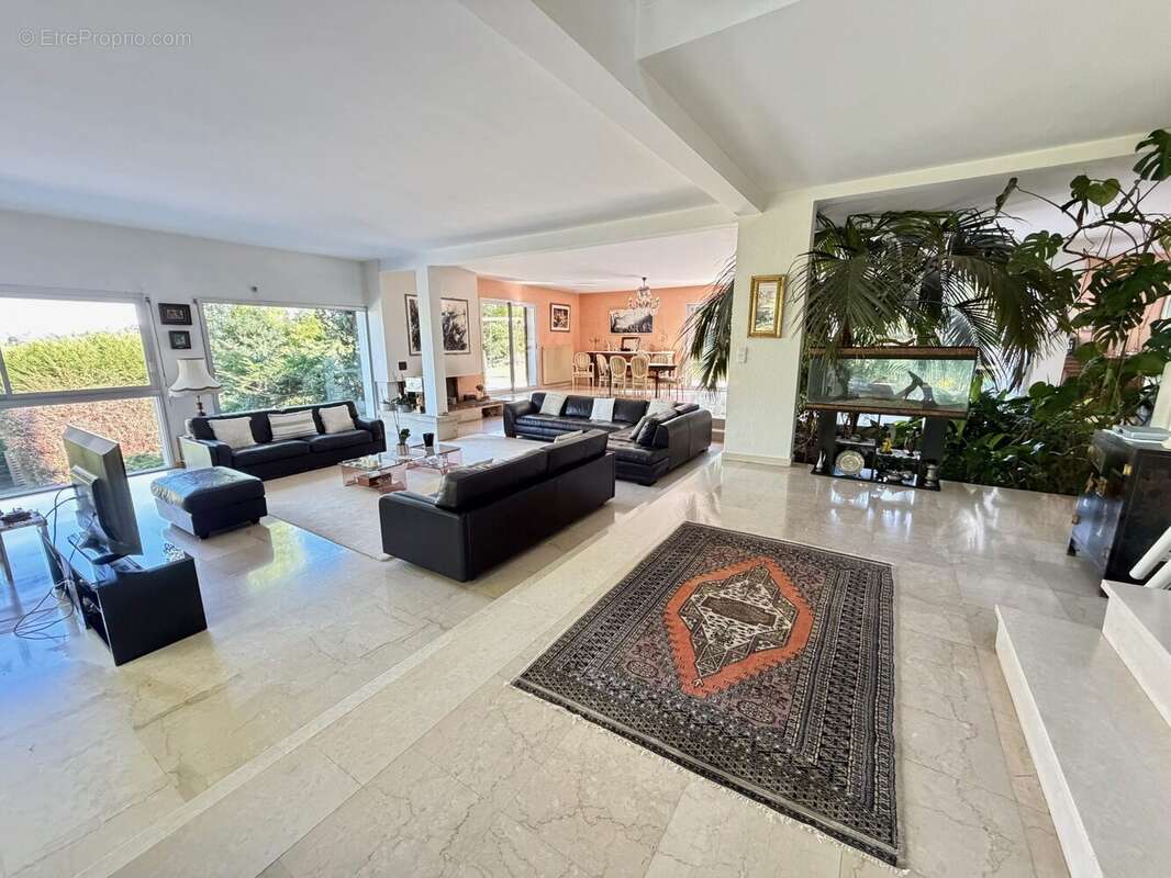 Maison à SAINT-GENEST-LERPT