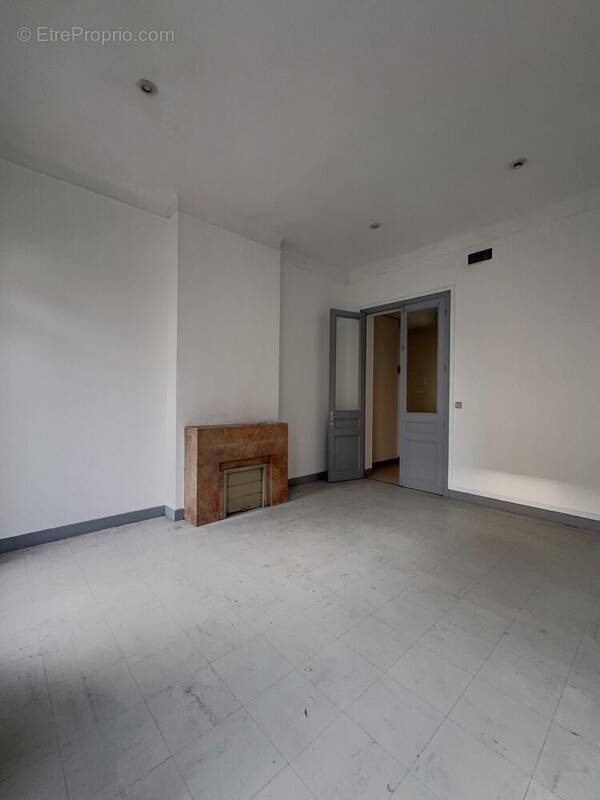 Appartement à MARSEILLE-1E