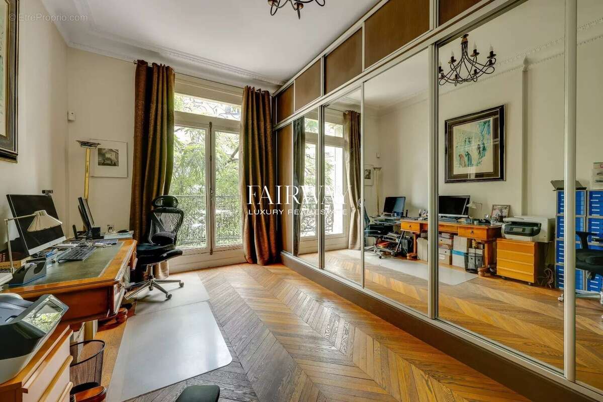 Appartement à PARIS-17E