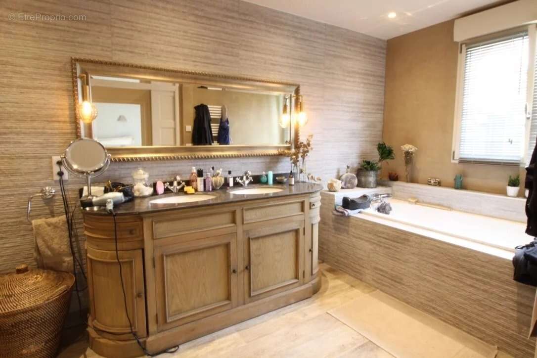 Maison à OZOIR-LA-FERRIERE