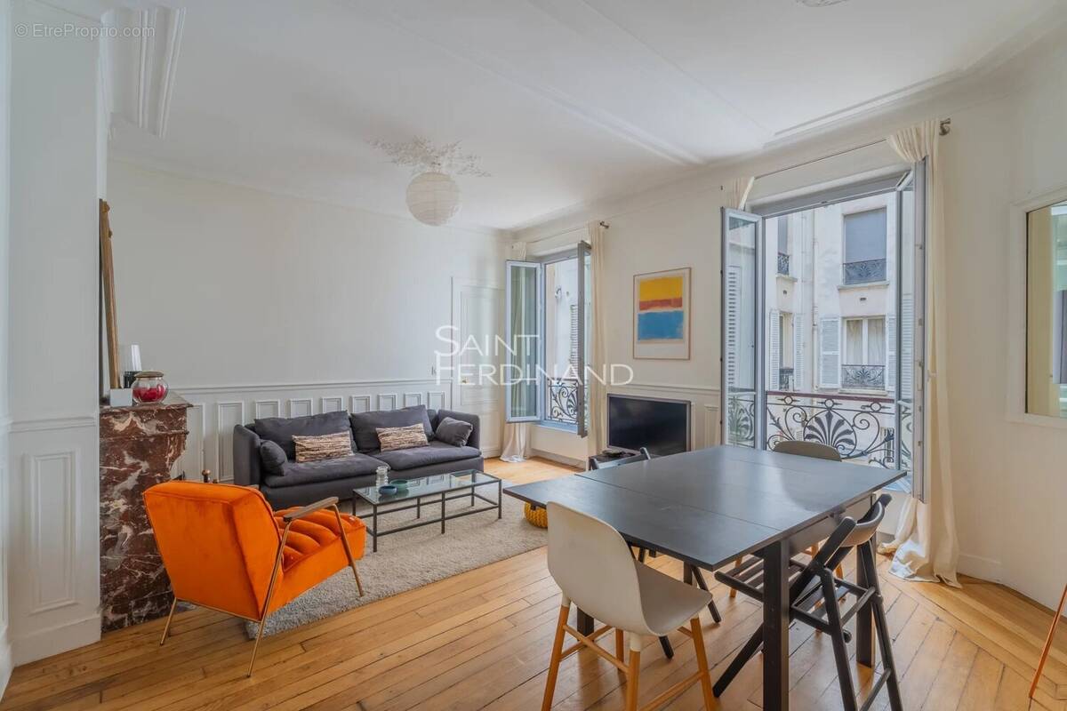 Appartement à PARIS-17E