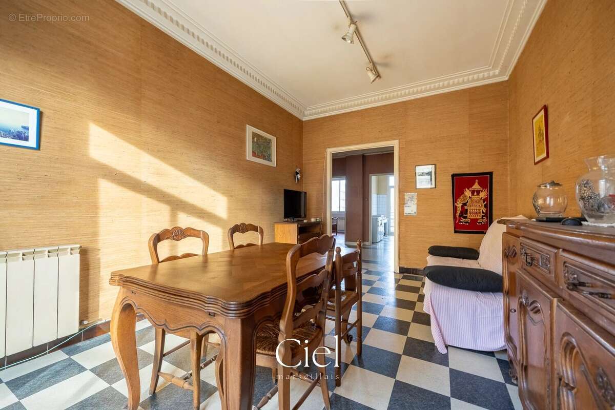 Appartement à MARSEILLE-3E