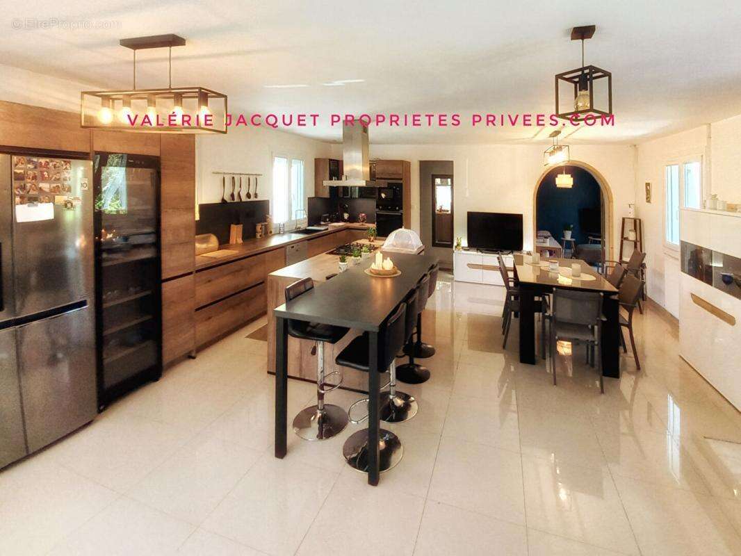 Maison à COUTRAS