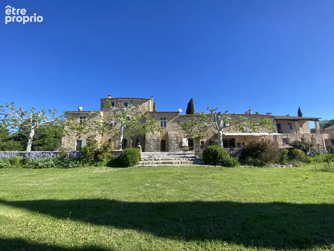 Bastide en pierres du XVIe siècle avec activités œnotouristiques sur 39 ha, à 35 minutes d’Aix-en-Provence - photo 2