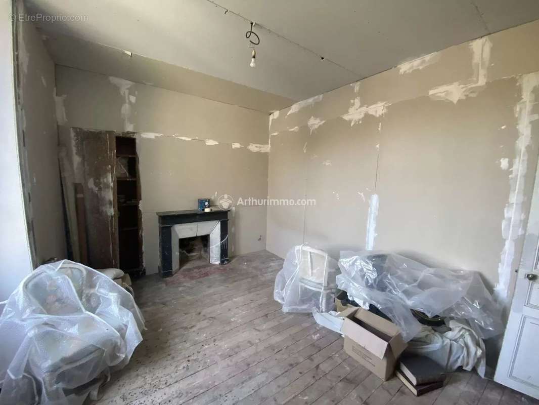 Maison à SAINT-ELLIER-LES-BOIS