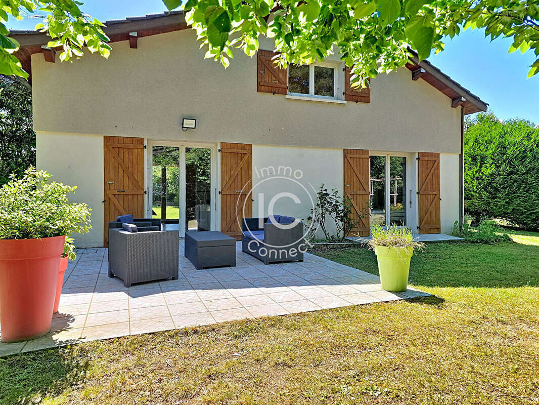 Maison à potentiel avec terrain boisé au calme - photo 2