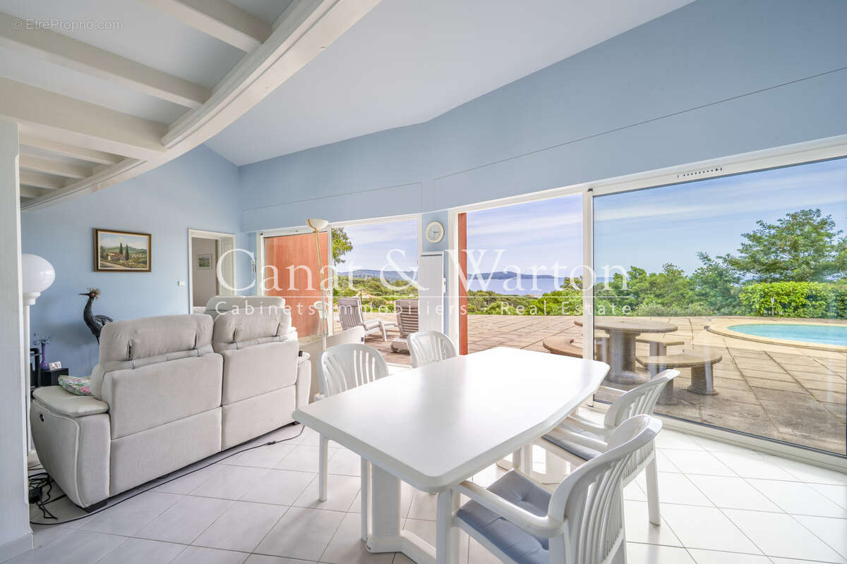 À 500 m de la plage de cavalaire: villa avec vue mer & piscine - photo 3
