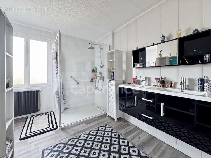 Maison à SAINT-PEREUSE