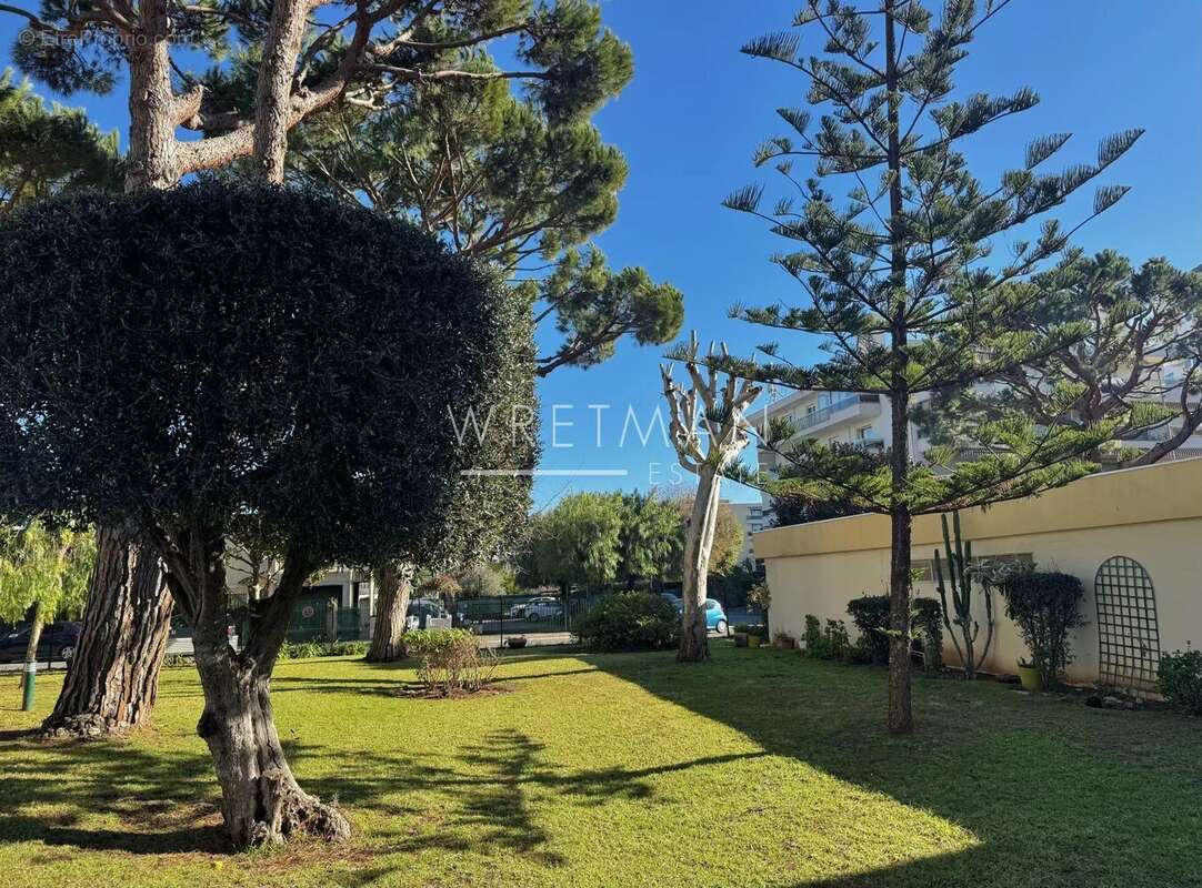 Appartement à SAINT-LAURENT-DU-VAR