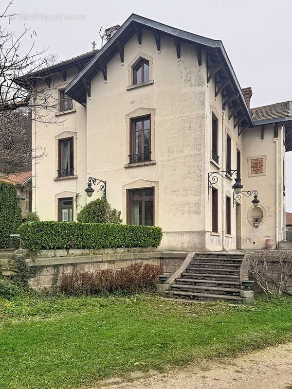 Maison à SAINT-BONNET-LE-CHATEAU