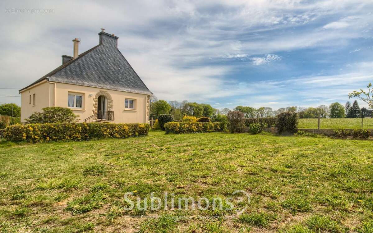 Maison à SAINT-CARADEC-TREGOMEL