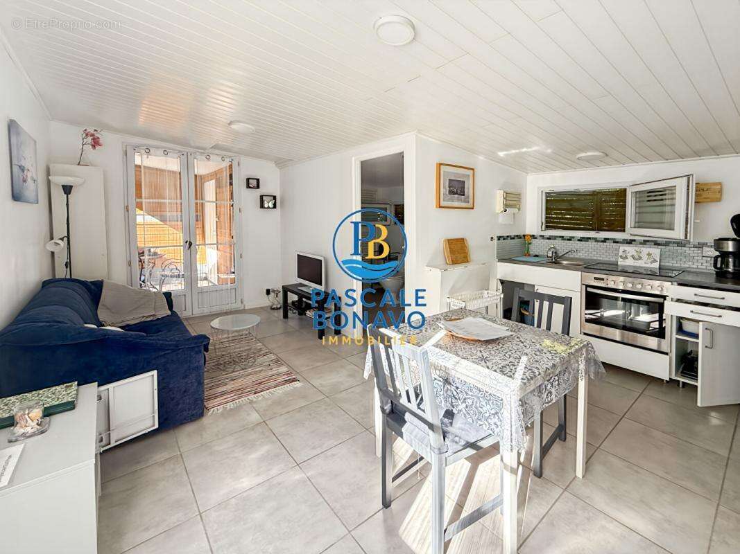 Maison à VENDAYS-MONTALIVET