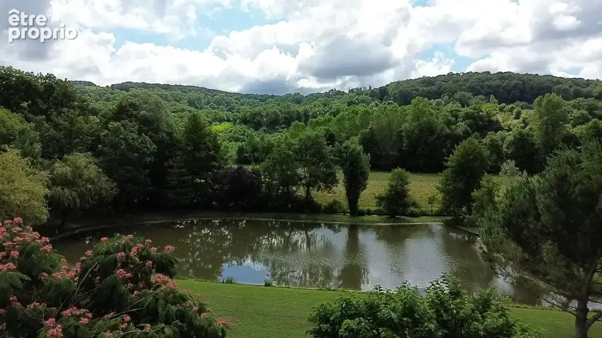 Villa de standing avec parc, piscine et étang près de Figeac - photo 2