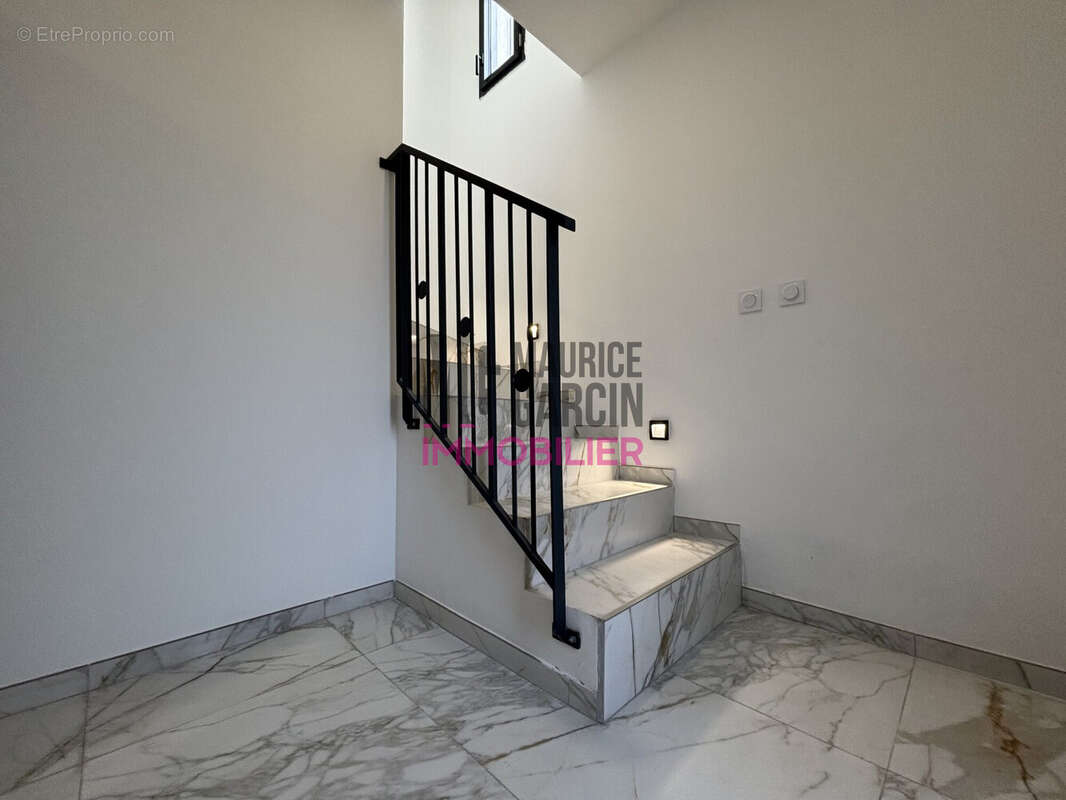 Maison à LAUDUN-L'ARDOISE