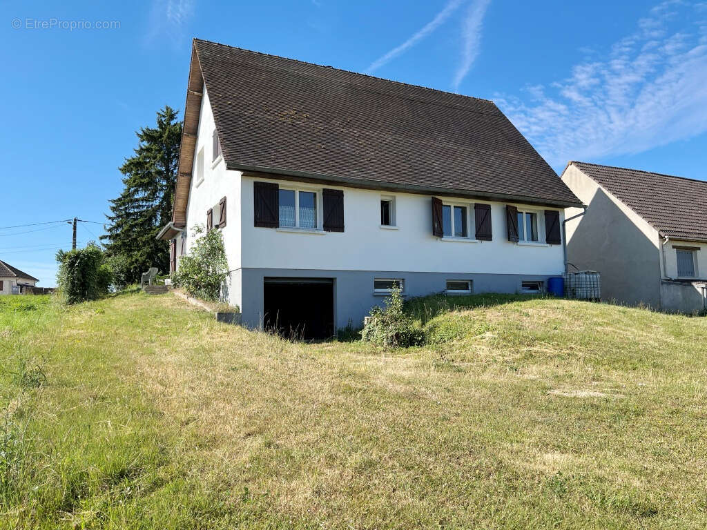 Maison à VILLENEUVE-SUR-YONNE