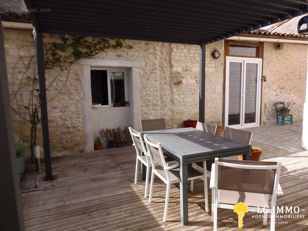 Maison à MORTAGNE-SUR-GIRONDE