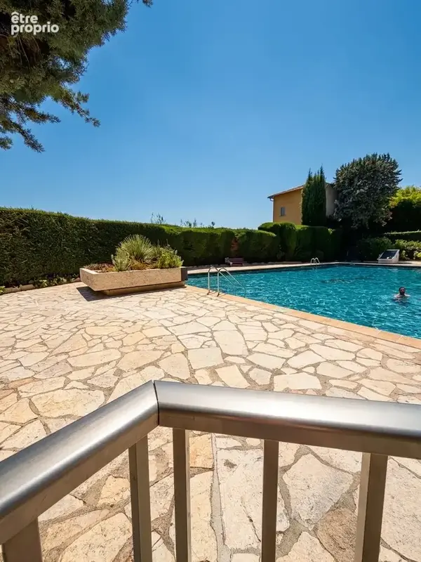 NICE LE RAY   Beau T2  avec piscine, tennis, grand balcon, cave et garage - photo 6