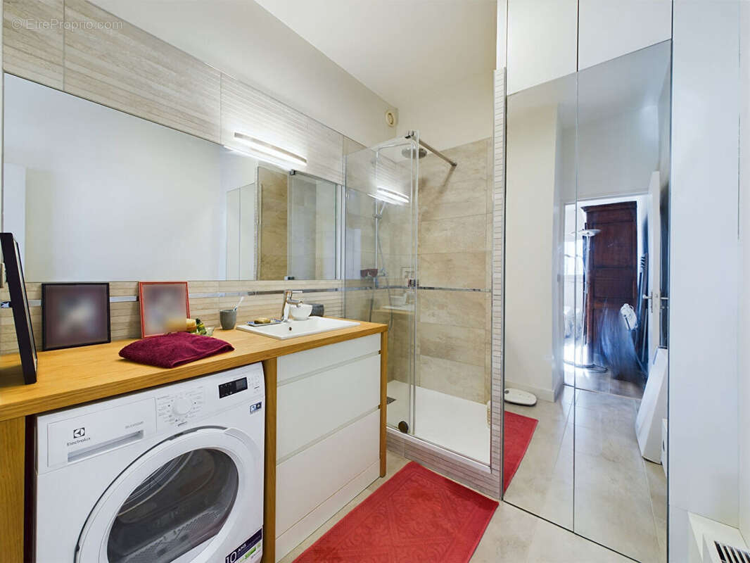 Appartement à COURBEVOIE