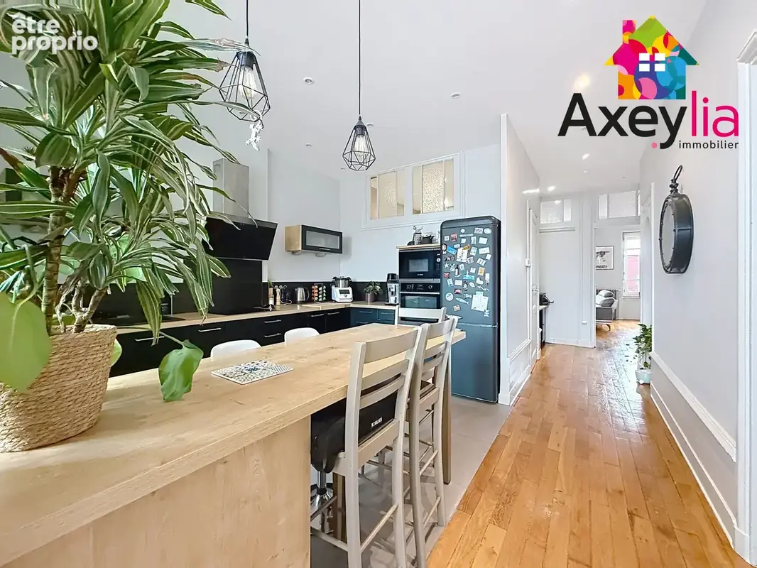 A vendre - roanne gare - appartement t3 style haussmannien avec deux chambres, deux greniers et cave - photo 10
