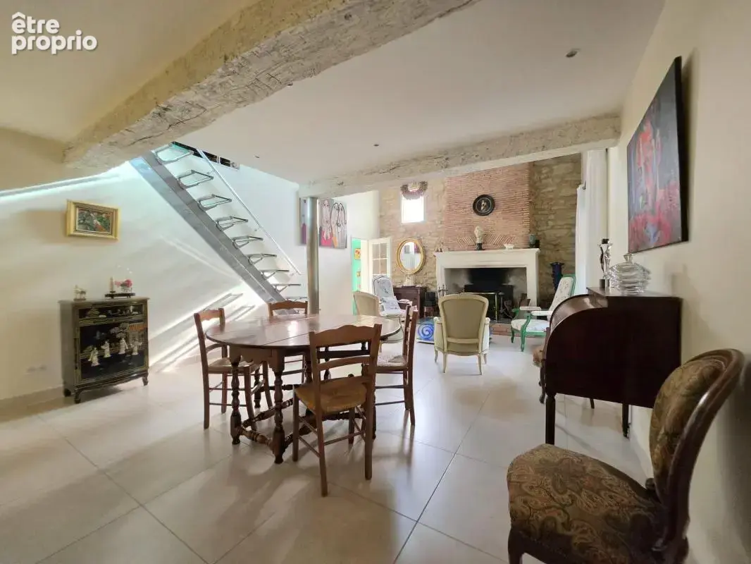 Maison en pierre de caractère à Lamothe-Landerron 214 m², piscine et fort potentiel professionnel - photo 4