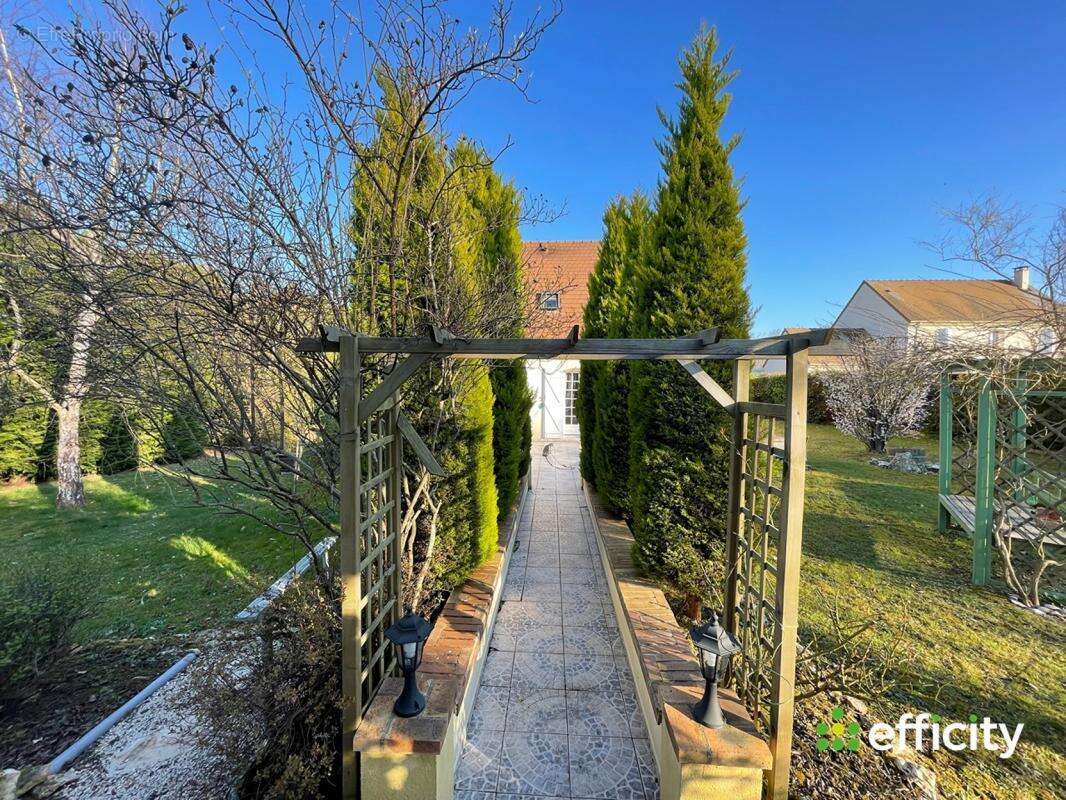 Maison à DROUE-SUR-DROUETTE