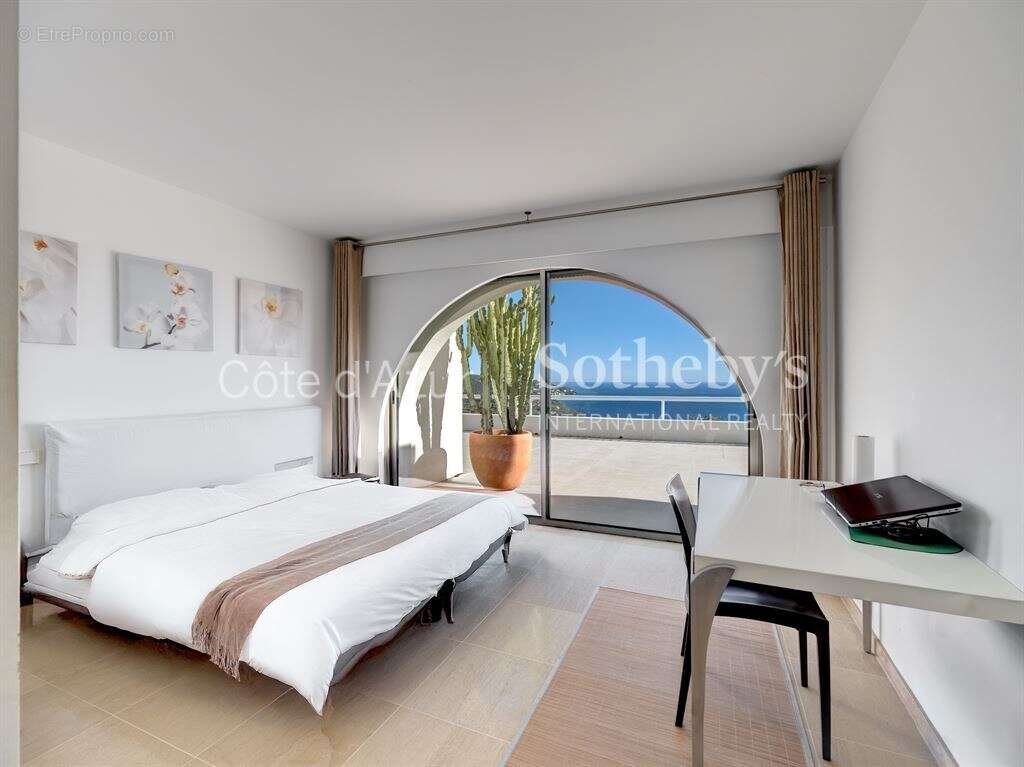 Villa contemporaine avec vue mer panoramique à vendre à Sainte-Maxime - photo 12