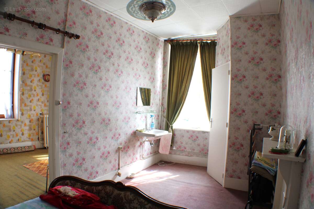 Appartement 185 m² à Fumay  - photo 94