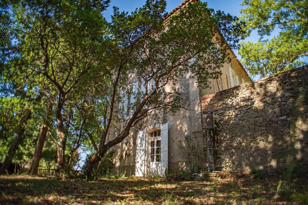 Maison à L'ISLE-SUR-LA-SORGUE