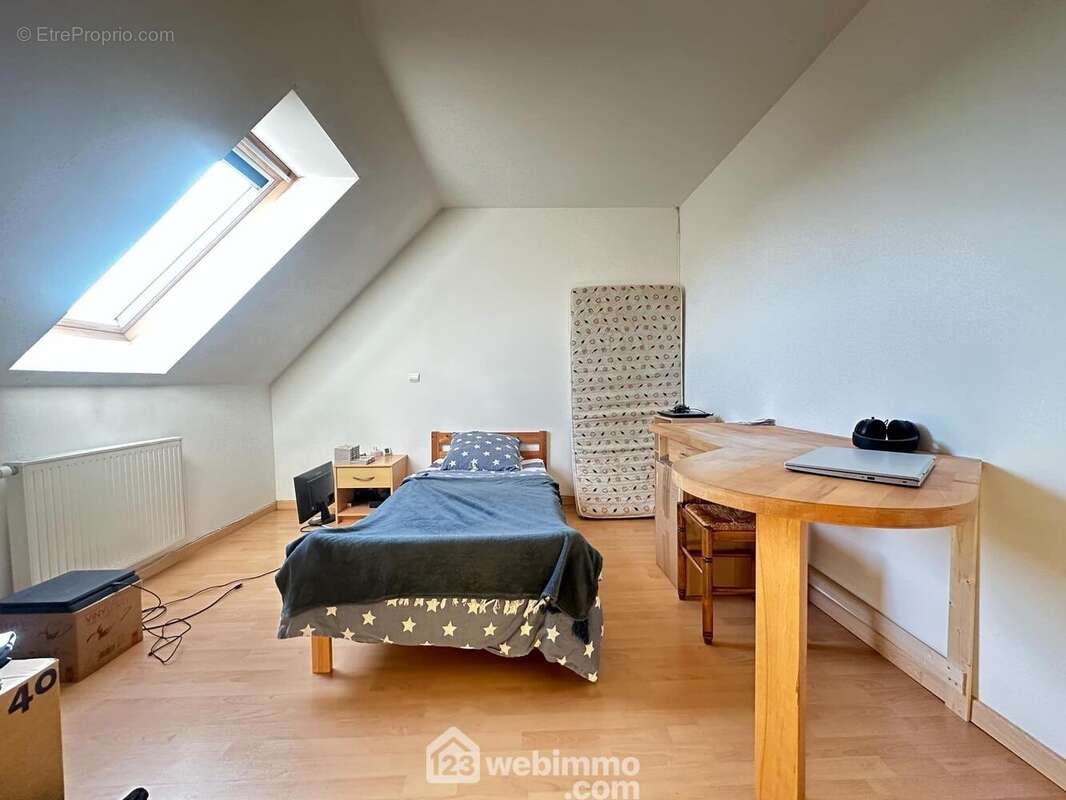 La première chambre de 16 m² - Maison à PANCY-COURTECON