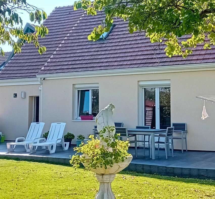 Maison à LES ECRENNES