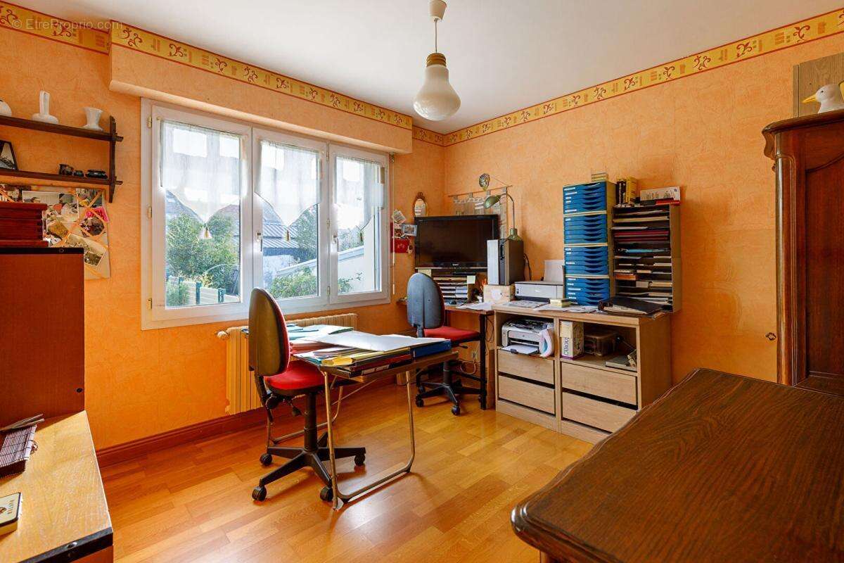 Maison 5 chambres  de 160 m² - CENTRE VILLE - photo 9