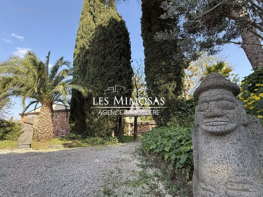 Maison à ROQUEBRUNE-SUR-ARGENS