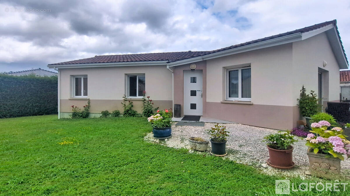 Maison à POMPIGNAC